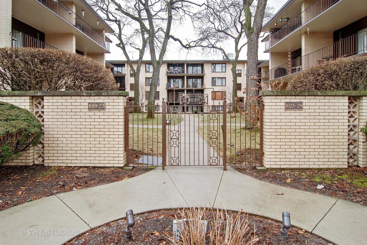 1021 Washington Blvd. #202, Oak Park, IL 60302