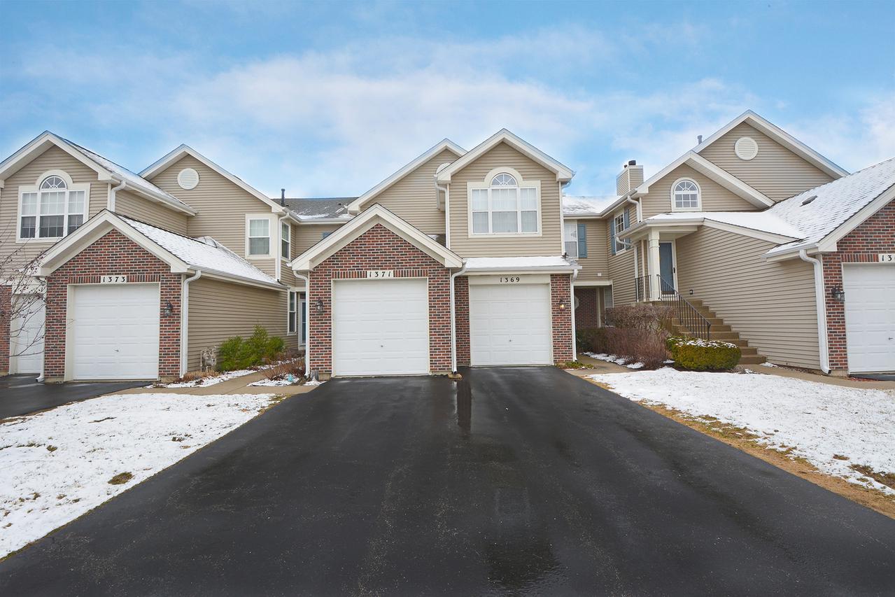 1371 Grayshire Ct. #125, Elgin, IL 60120