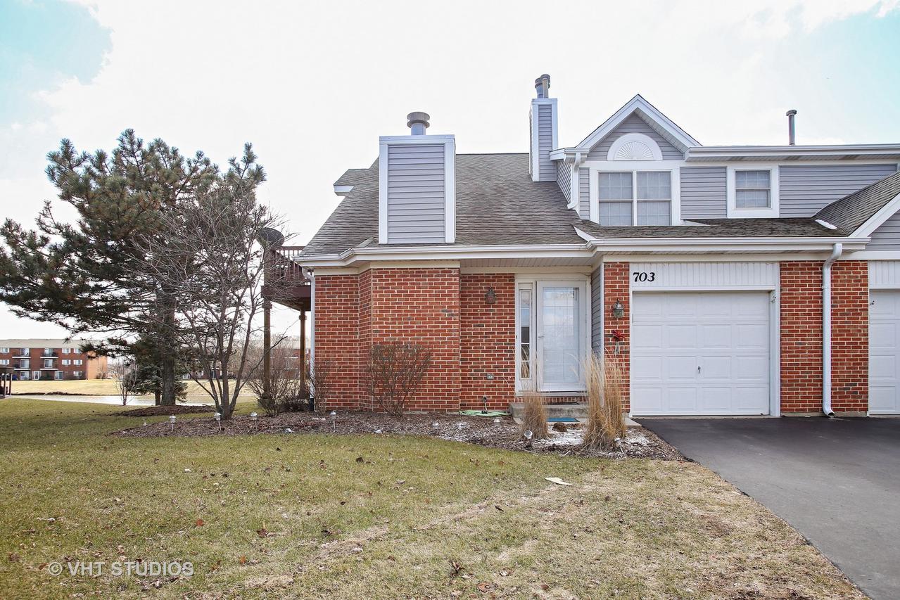 703 Daybreak Ln., Carol Stream, IL 60188