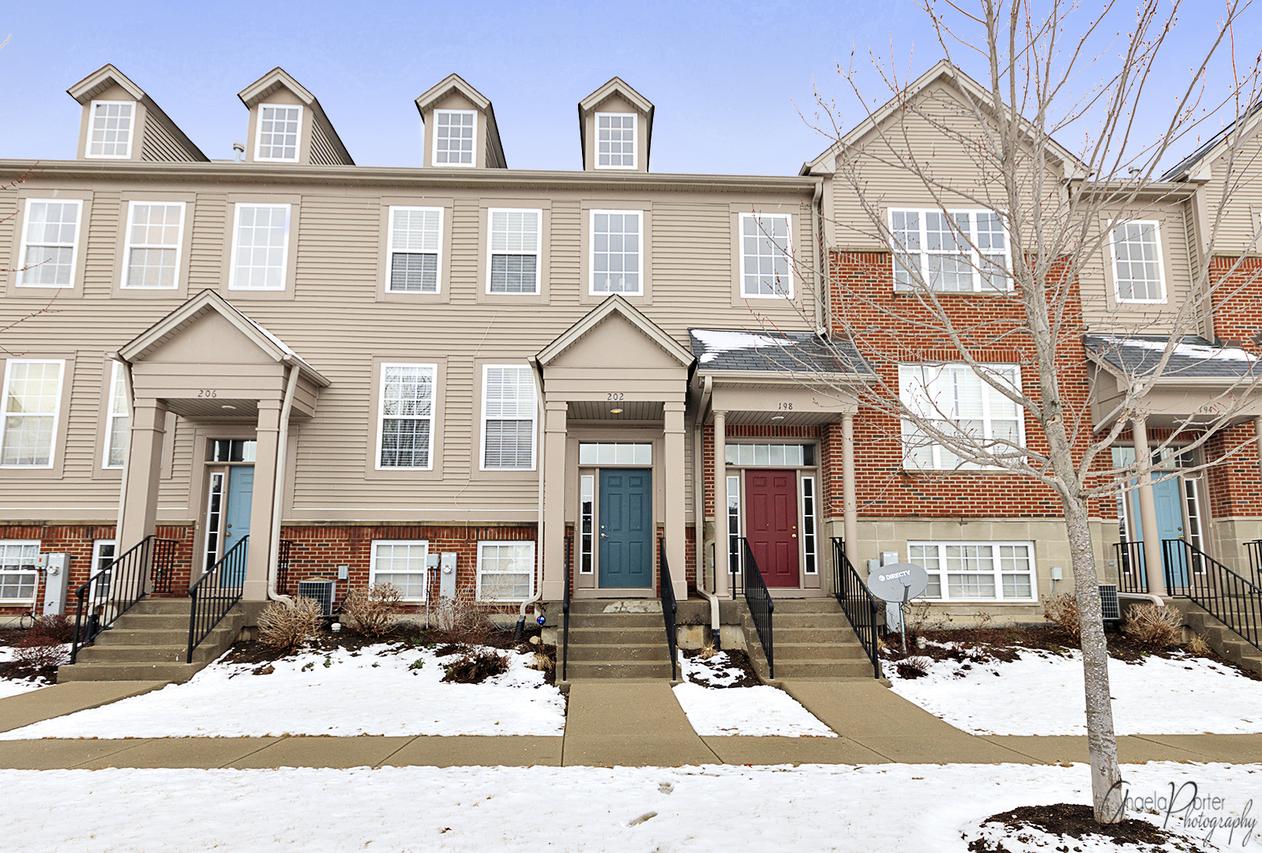 202 Station Park Cir., Grayslake, IL 60030