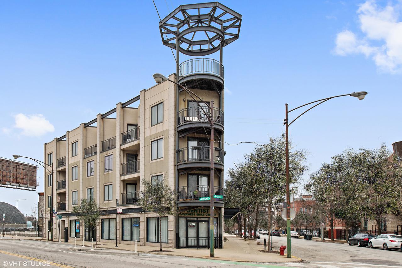 875 N Milwaukee Ave. #2-3E, Chicago, IL 60642