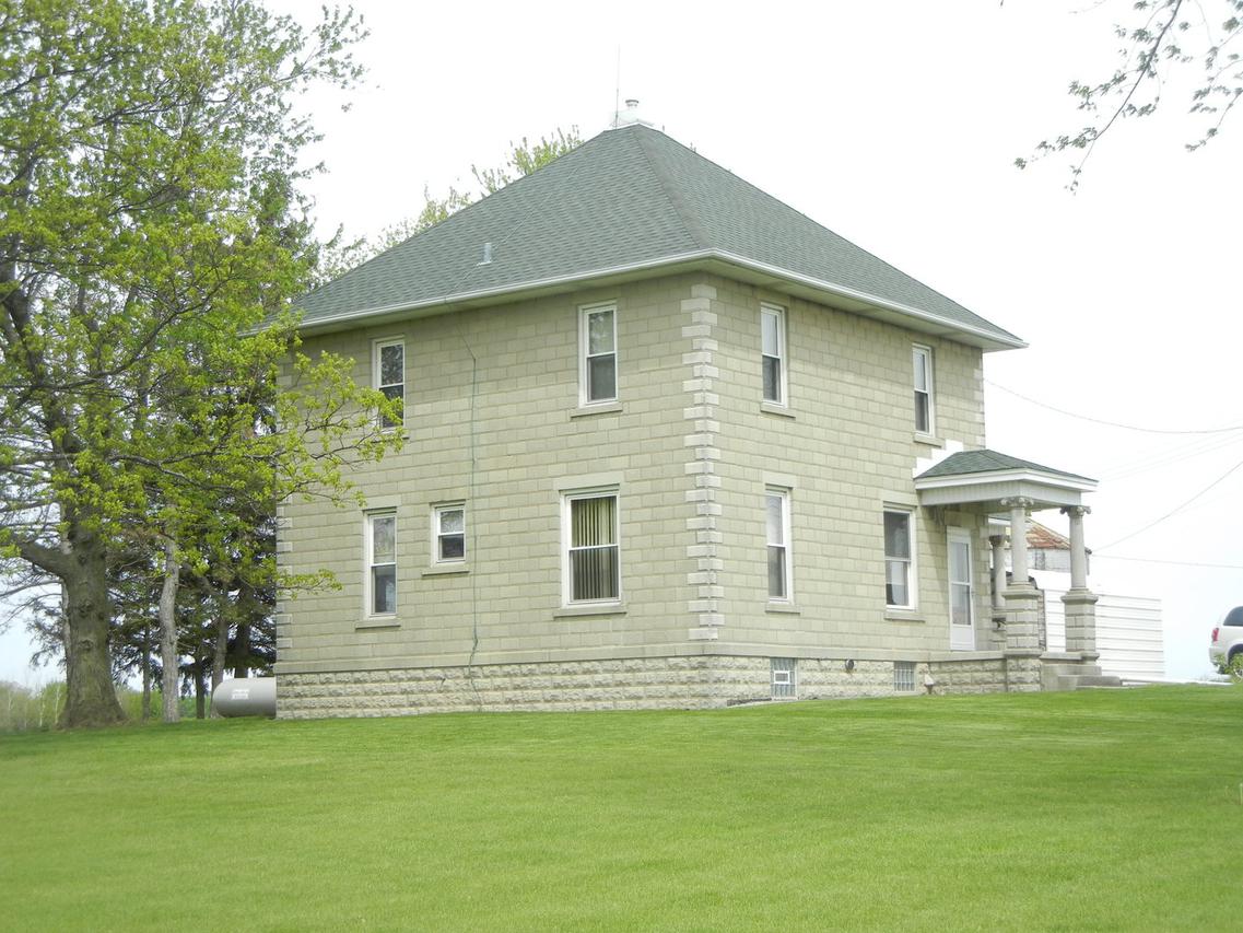 1028 E Corning Rd., Beecher, IL 60401