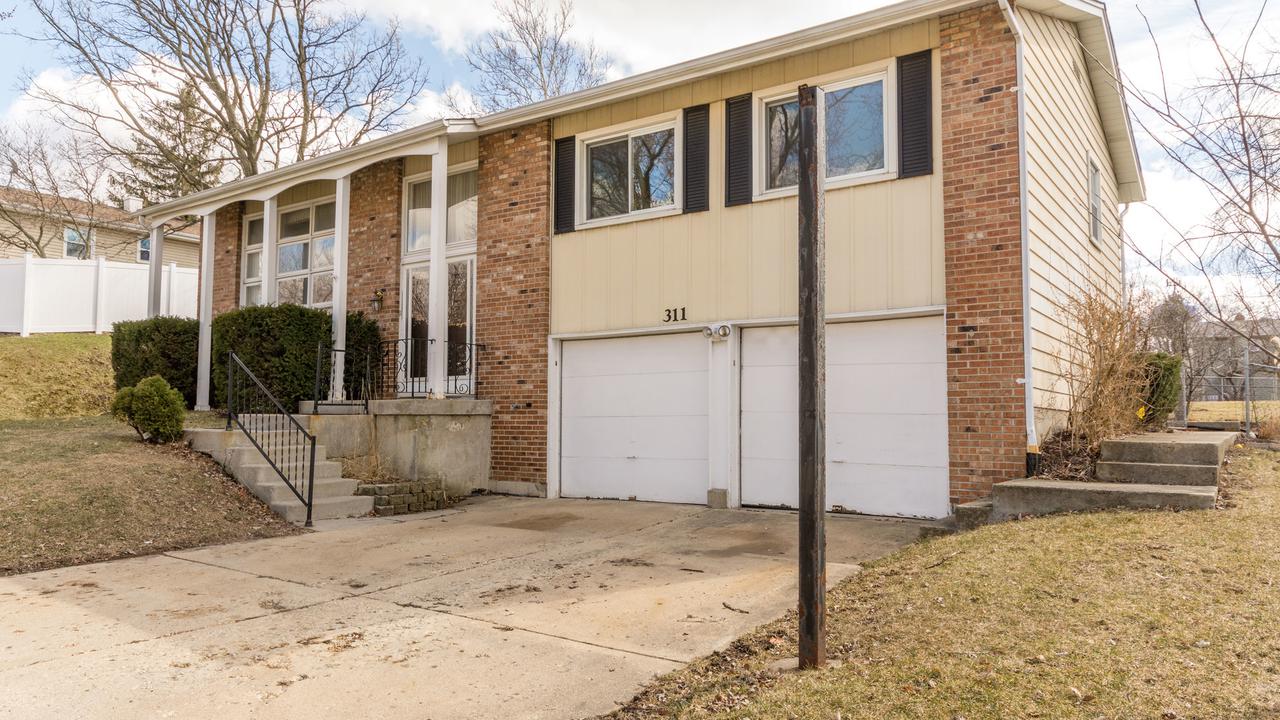311 Charlestown Dr., Bolingbrook, IL 60440