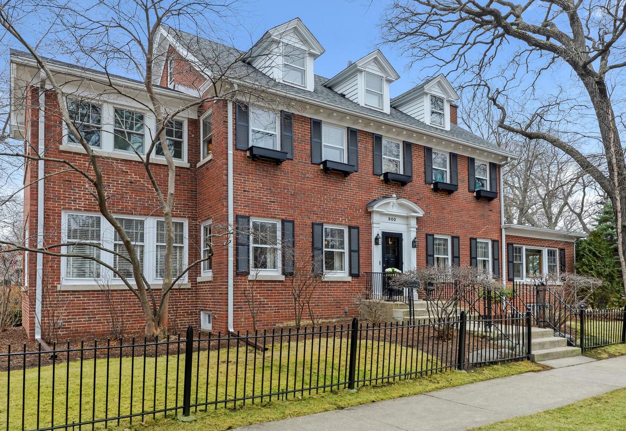 900 Forest Ave., Wilmette, IL 60091