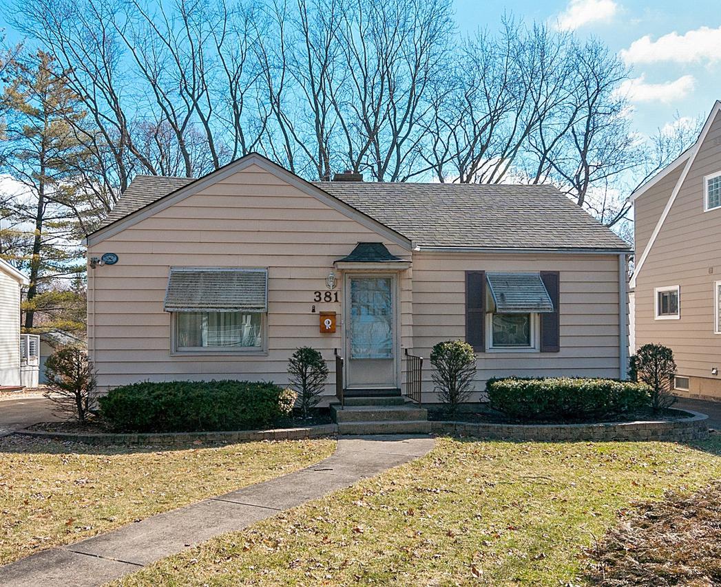 381 Grandview Ave., Glen Ellyn, IL 60137