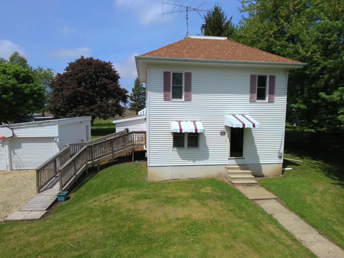 232 W Walnut St., Compton, IL 61318