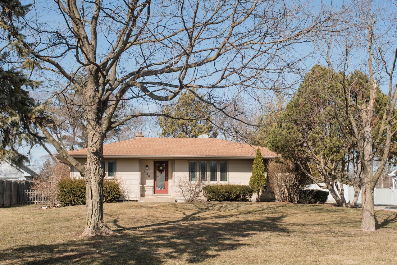 23W420 Turner Ave., Roselle, IL 60172