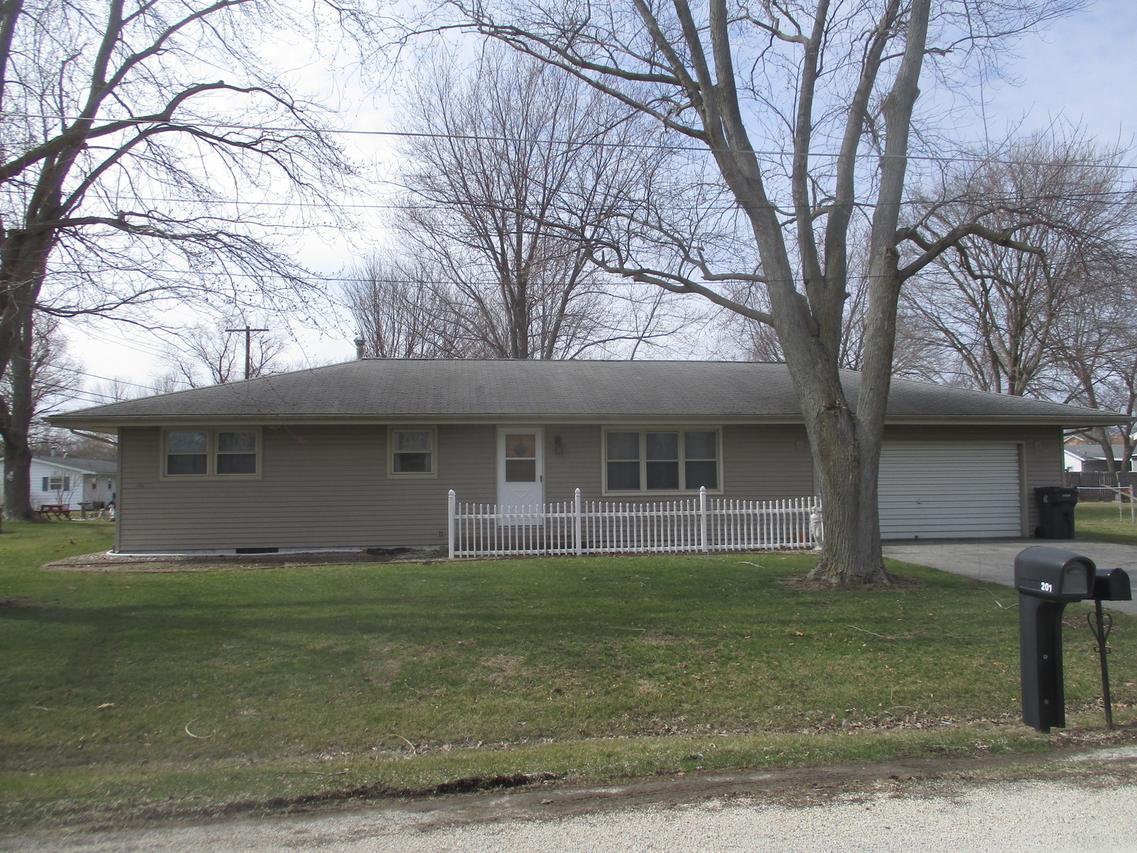 202 Ruby St., Villa Grove, IL 61956