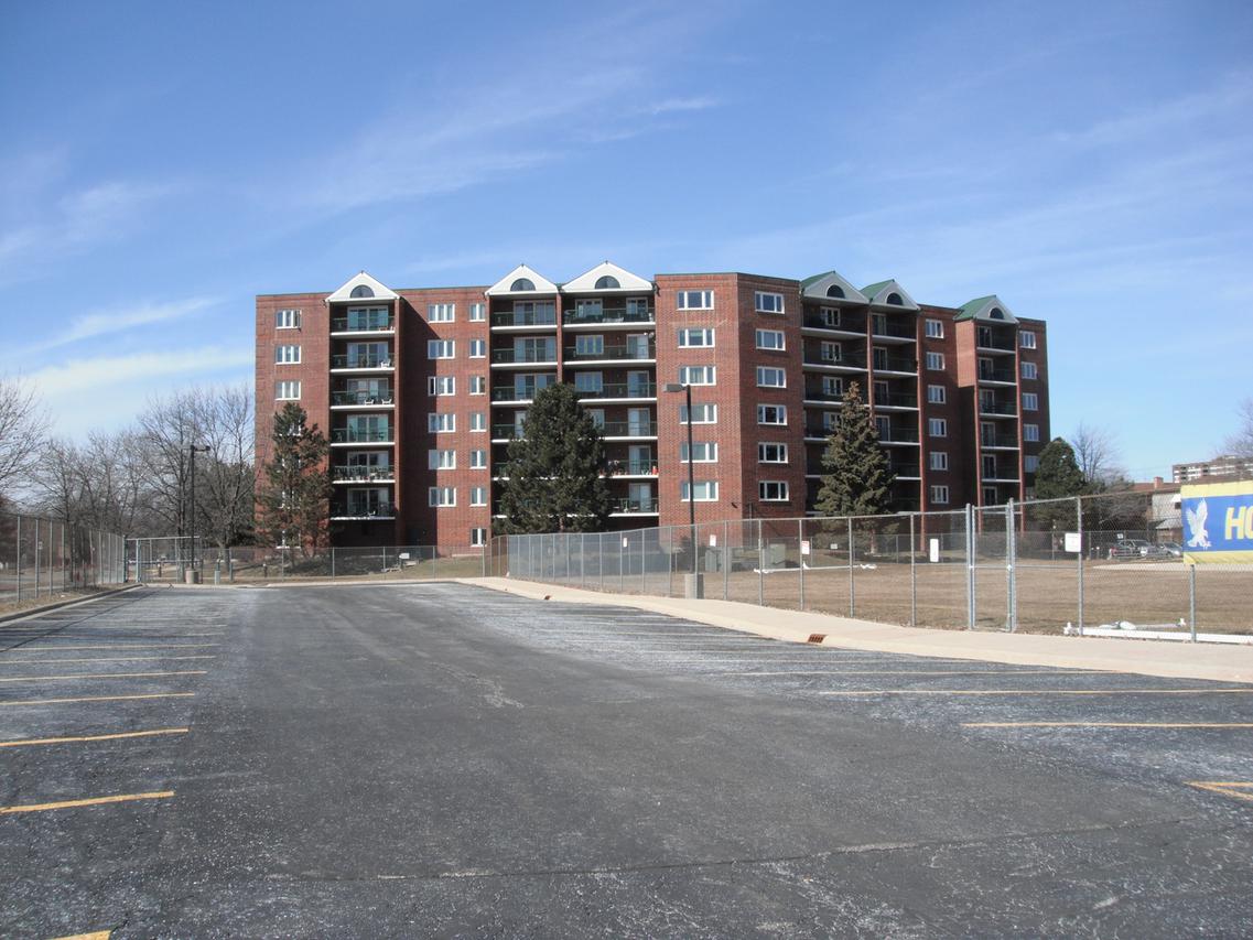 8540 W Foster Ave. #605, Norridge, IL 60706