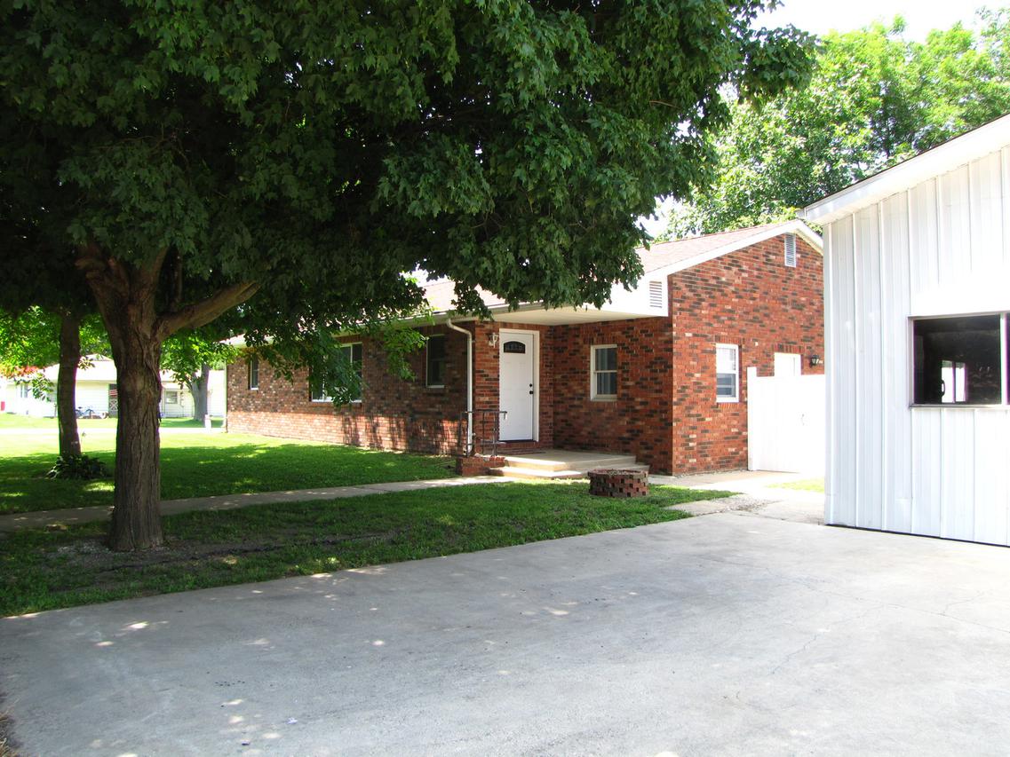 319 S Ridge St., Arcola, IL 61910