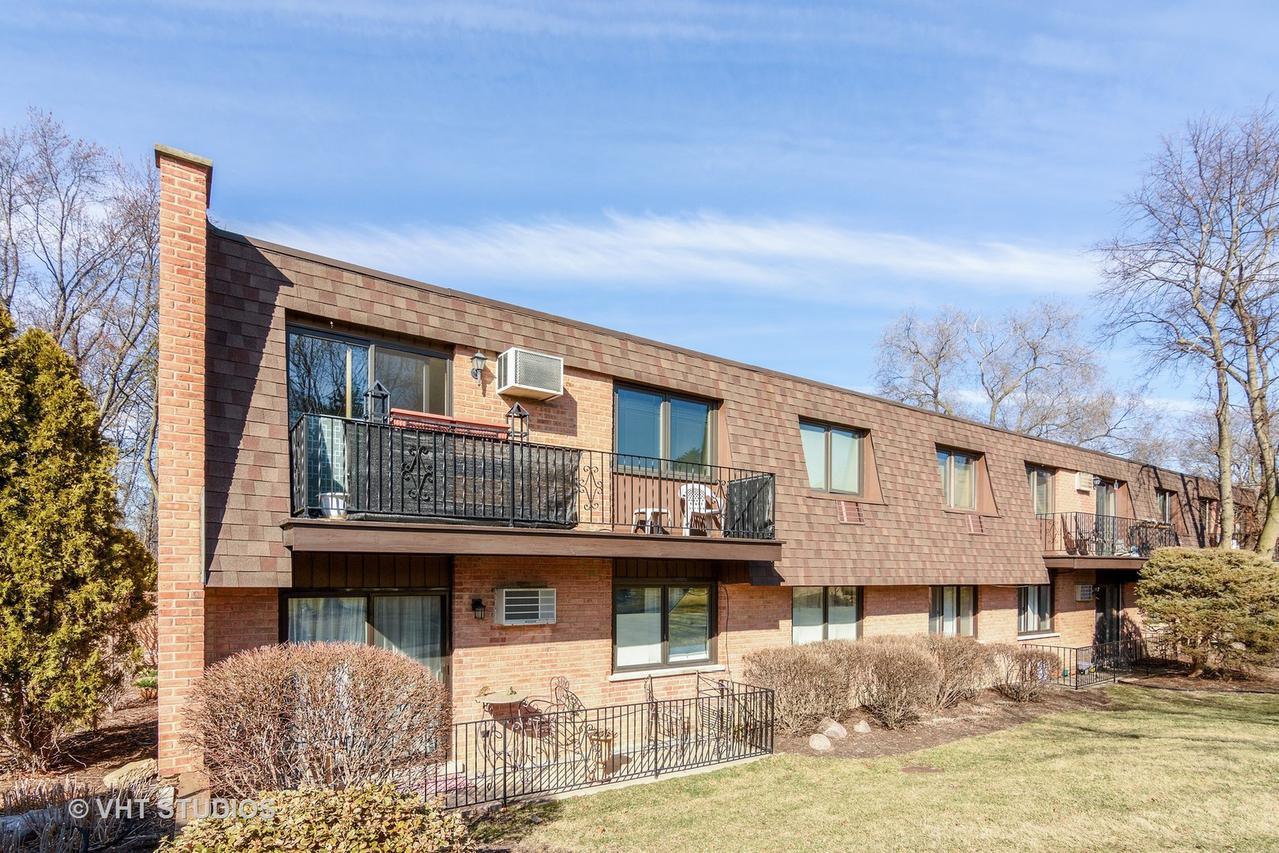 550 E Main St. #2E, Barrington, IL 60010