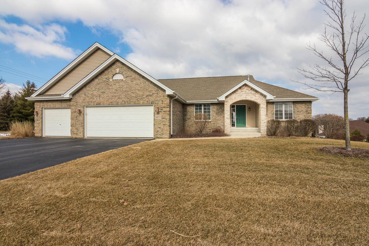 9672 Rambouillet Ridge, Roscoe, IL 61073