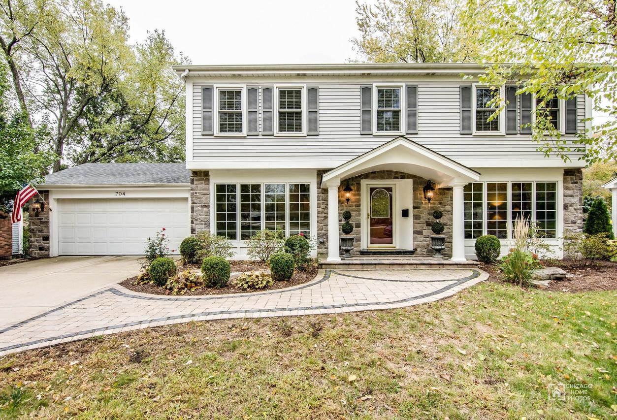 704 W Bauer Rd., Naperville, IL 60563