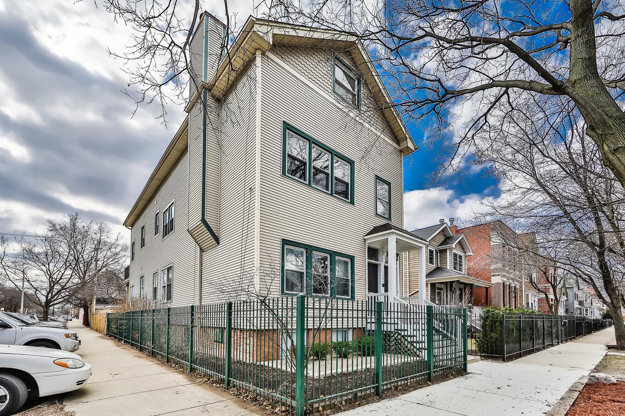 1301 W Nelson St., Chicago, IL 60657