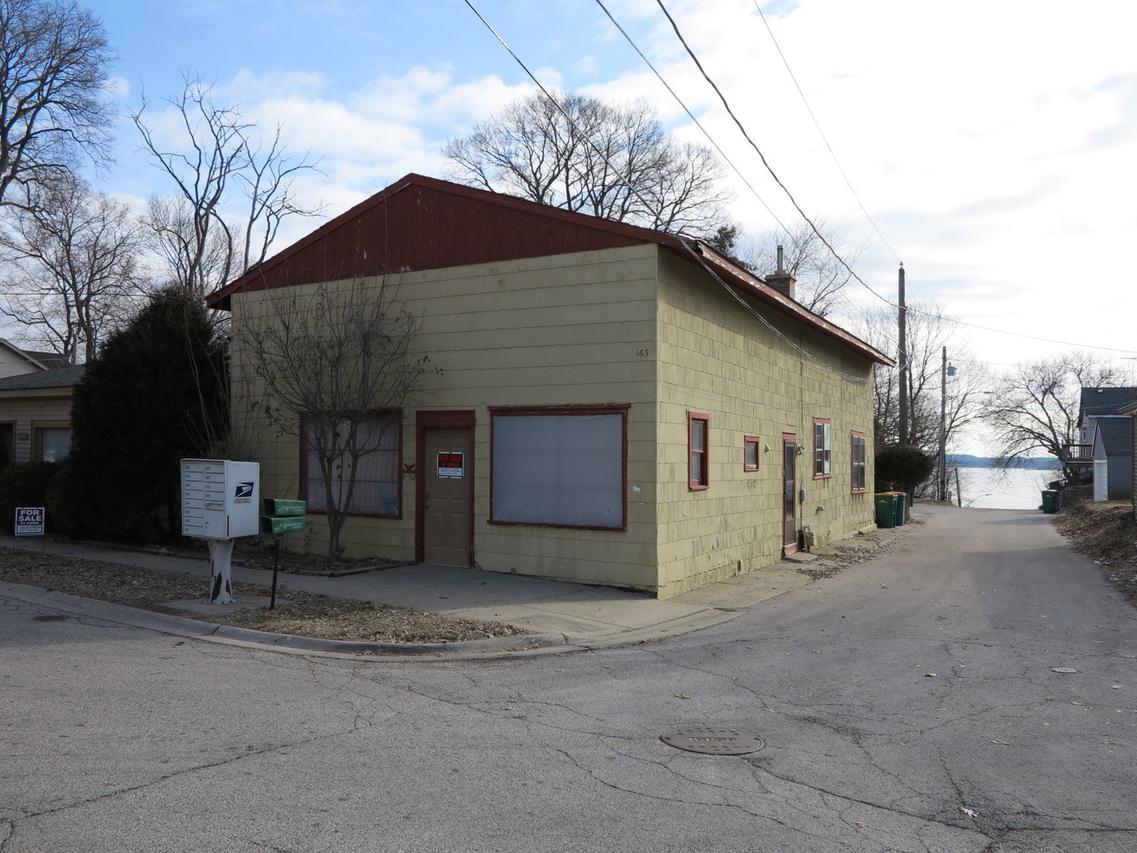 163 Forest Ave., Fox Lake, IL 60020