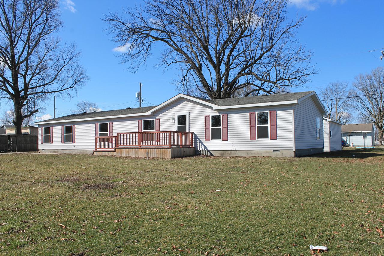 903 Central Ave., Tilton, IL 61833