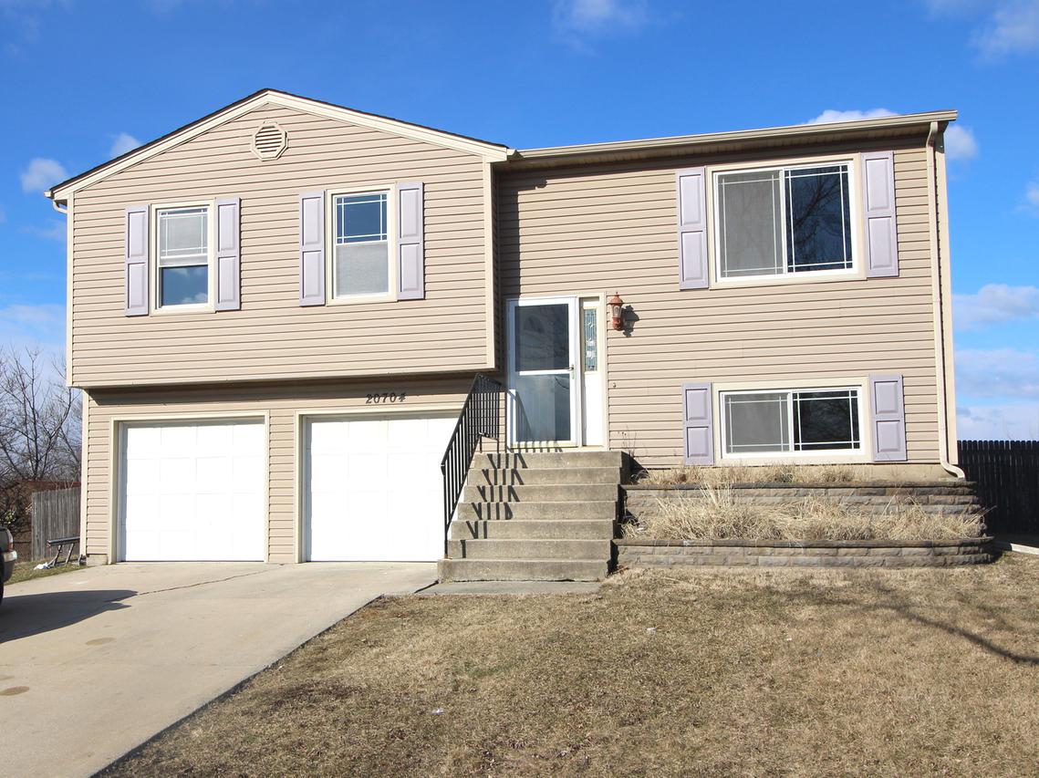 20704 S Birchwood Ln., Frankfort, IL 60423