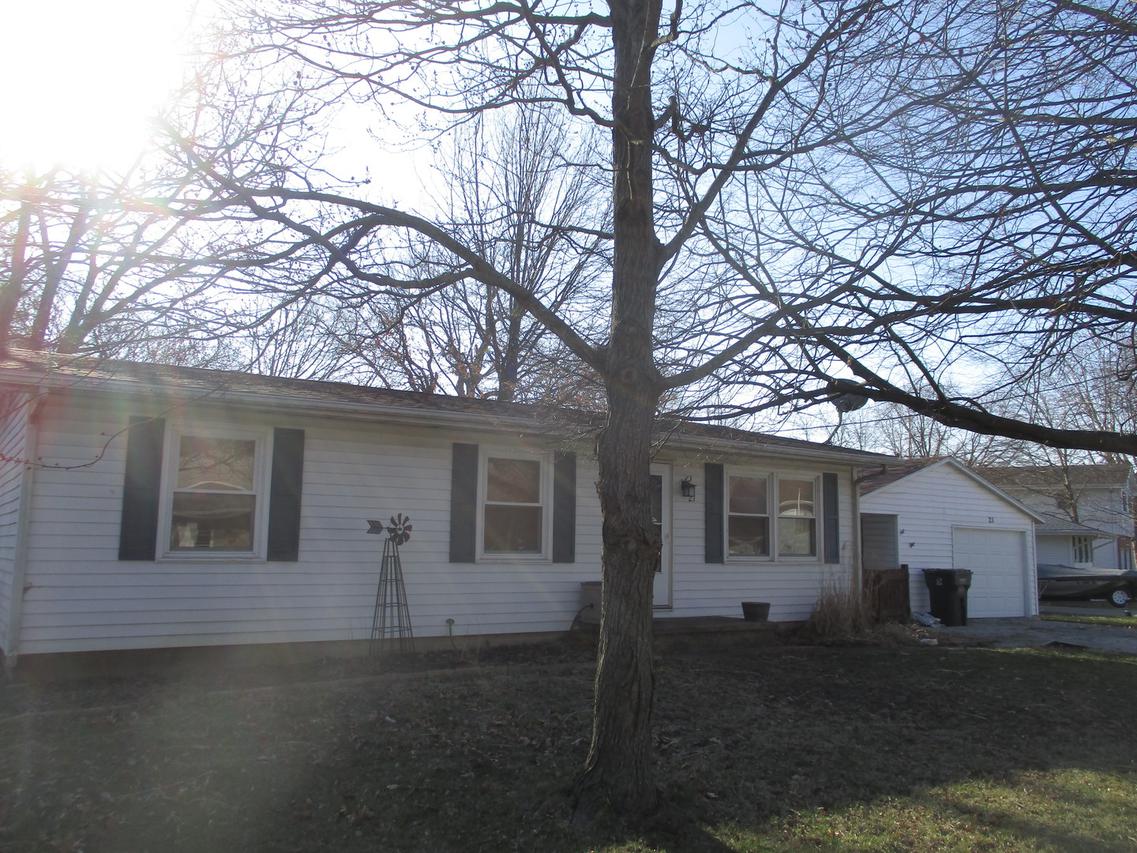 21 Park Dr., Villa Grove, IL 61956