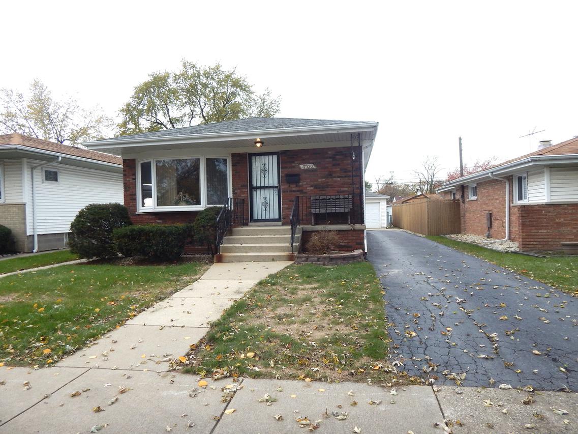 17320 Burnham Ave., Lansing, IL 60438