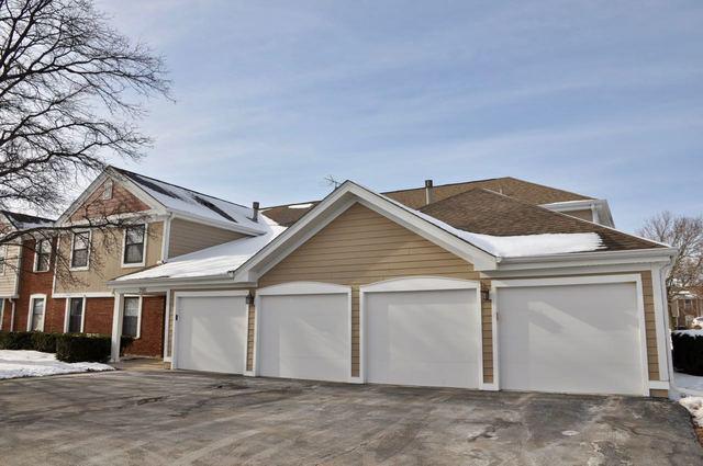 298 Maplewood Ct. #D2, Schaumburg, IL 60193