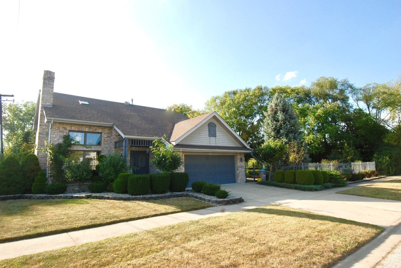 9546 Nottingham Ave., Oak Lawn, IL 60453