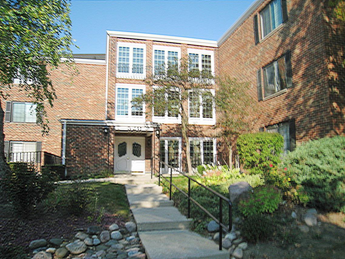520 Biesterfield Rd. #119, Elk Grove Village, IL 60007