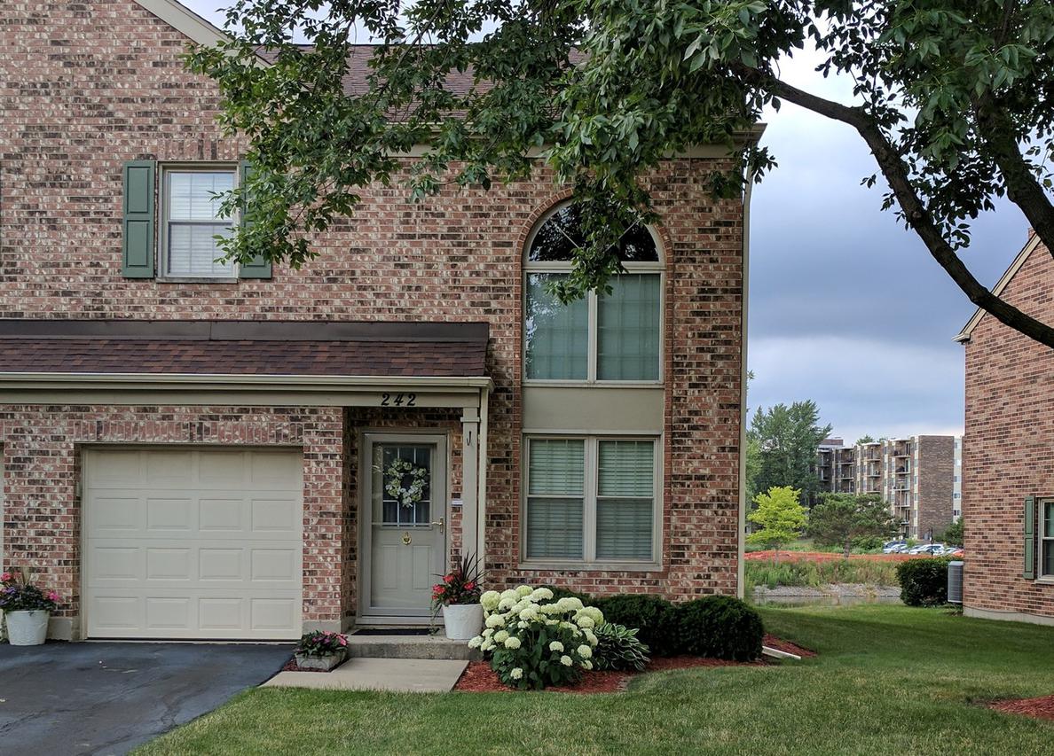 242 Carlisle Ave., Westmont, IL 60559