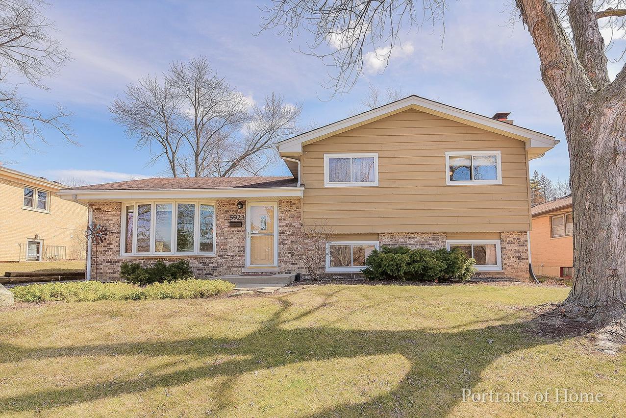 5923 Brookbank Rd., Downers Grove, IL 60516