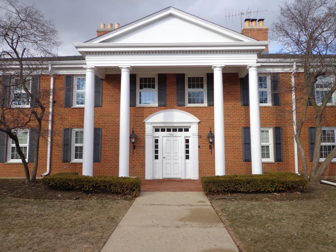 501 Coventry Ln. #10, Crystal Lake, IL 60014
