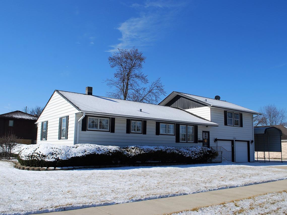 8400 Newland Ave., Burbank, IL 60459