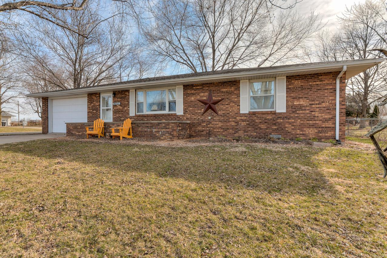 215 N Willow St., White Heath, IL 61884