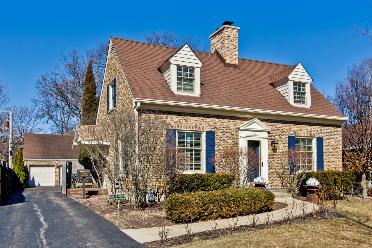 754 Greenview Pl., Lake Forest, IL 60045