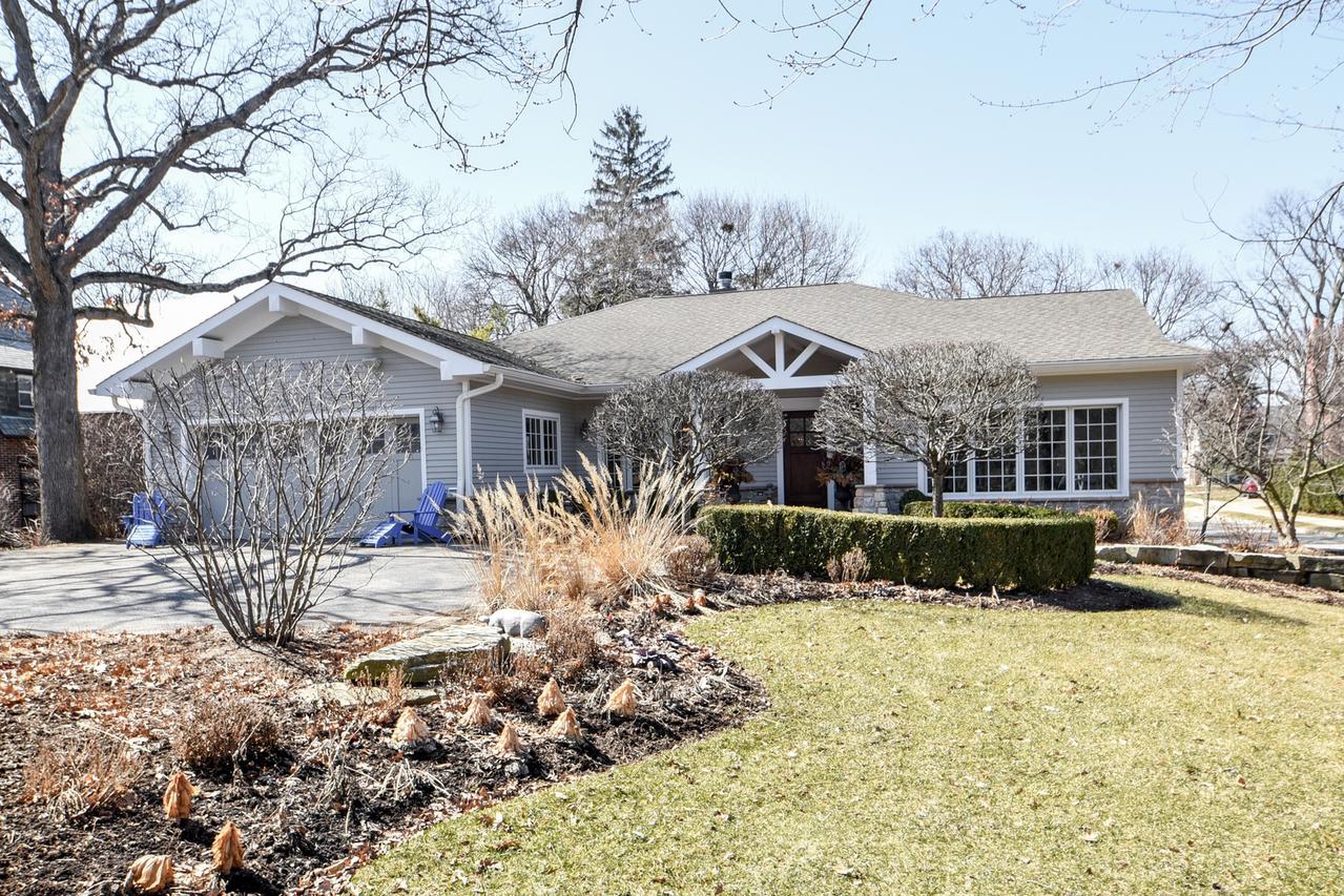 982 Eastwood Rd., Glencoe, IL 60022
