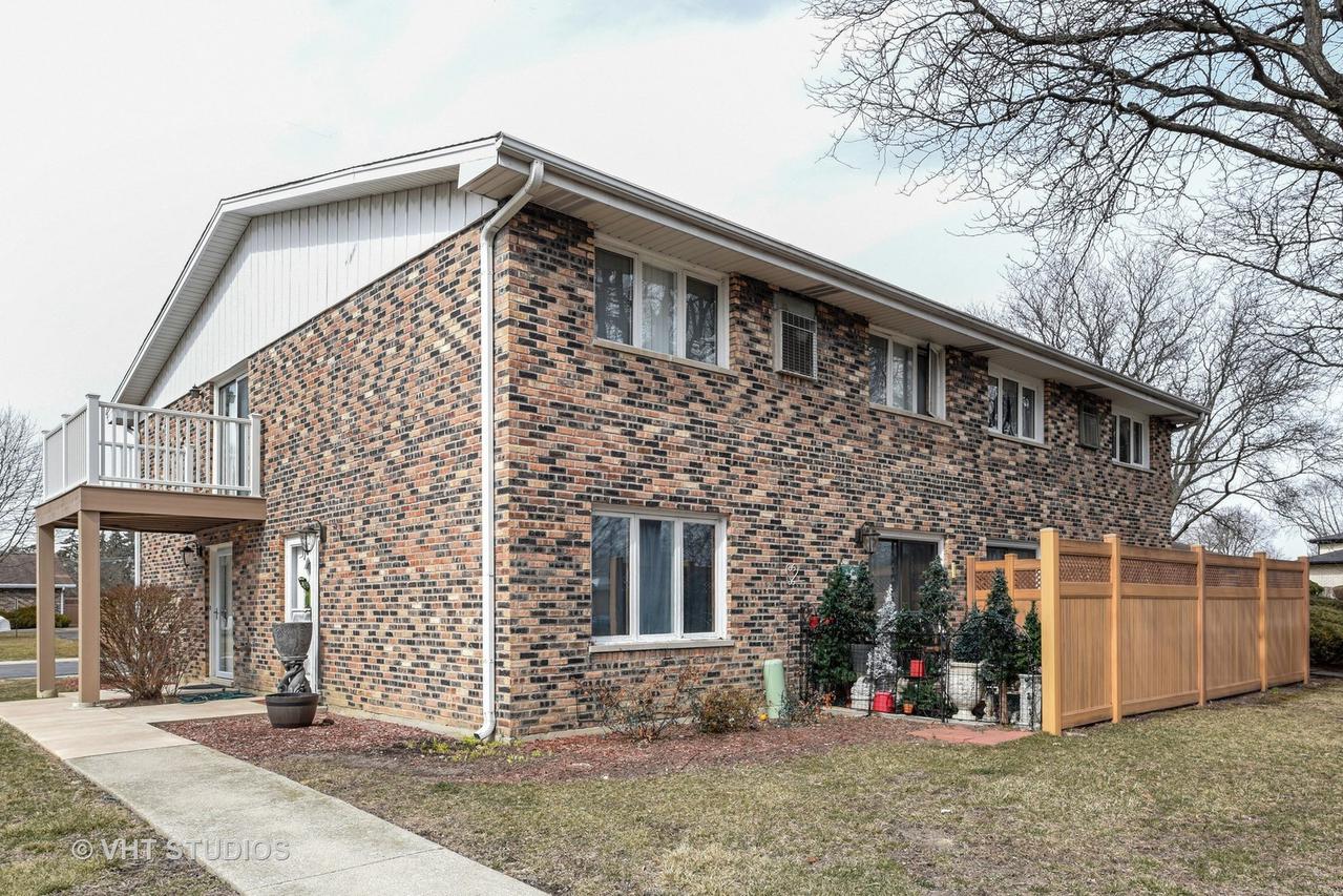 1902 Rosewood Ct. #5D, Darien, IL 60561