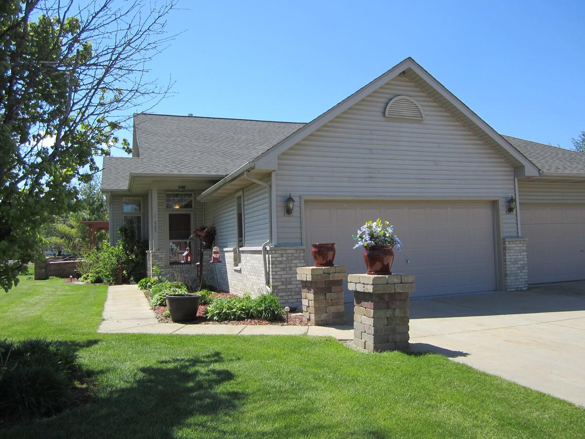 425 E Lafayette St., Somonauk, IL 60552