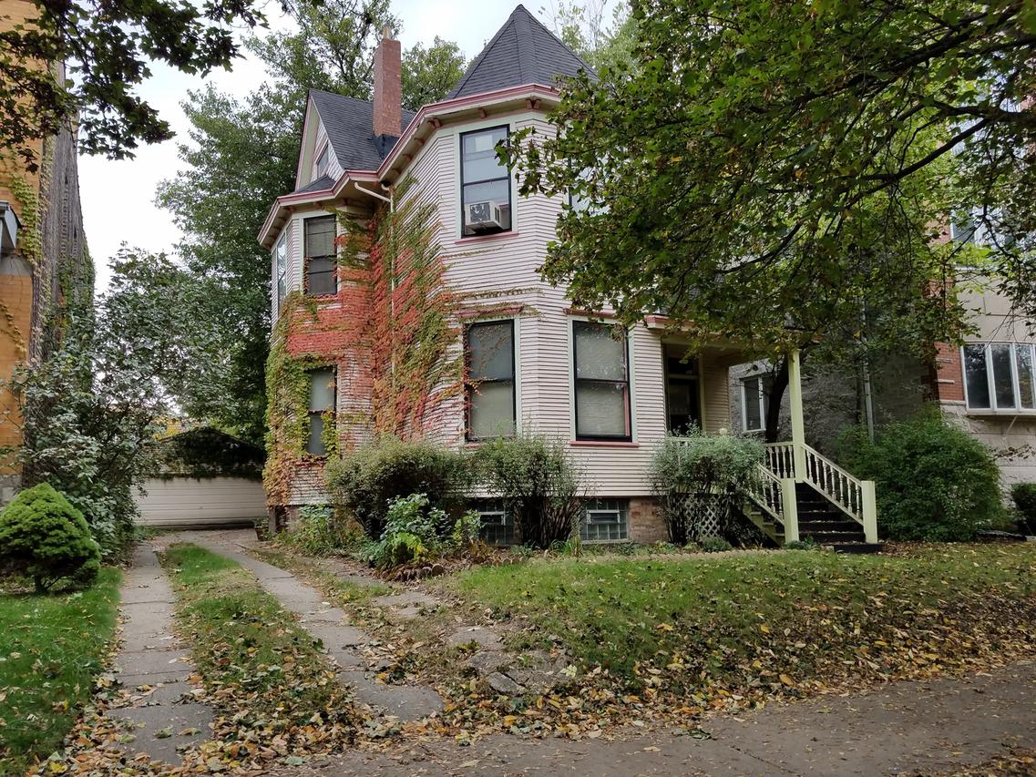 1427 W Belle Plaine Ave., Chicago, IL 60613