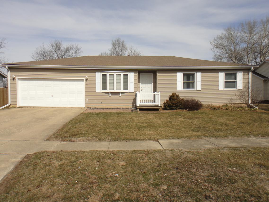 413 Karen Ave., Dekalb, IL 60115