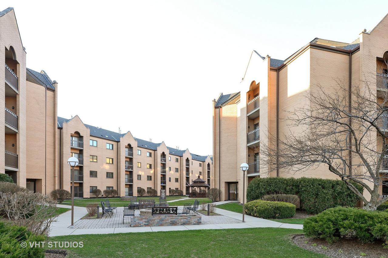 7410 W Lawrence Ave. #222, Harwood Heights, IL 60706
