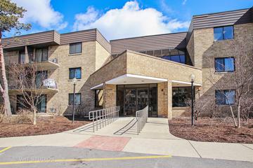 5600 Astor Ln. #113, Rolling Meadows, IL 60008