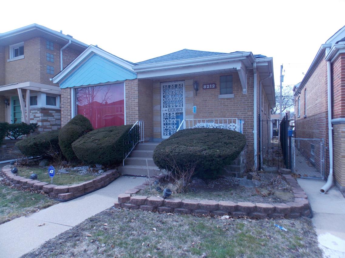 8212 S Kingston Ave., Chicago, IL 60617