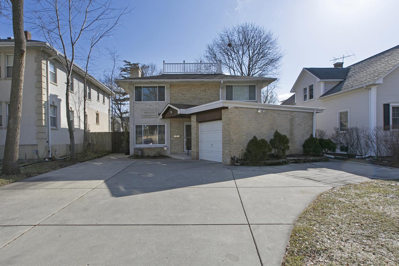 2347 Lake Ave., Wilmette, IL 60091