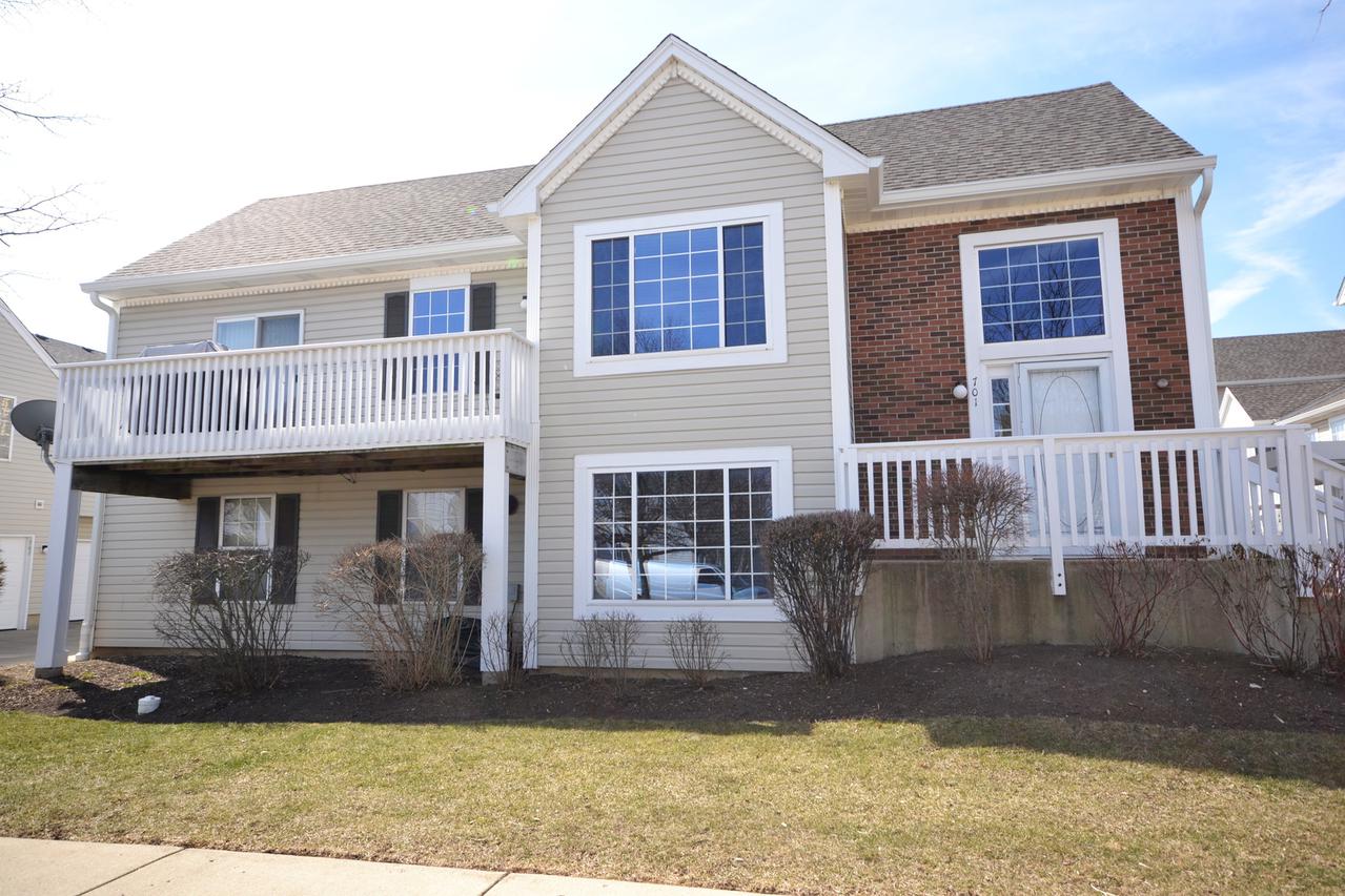701 Hidden Creek Ln., North Aurora, IL 60542