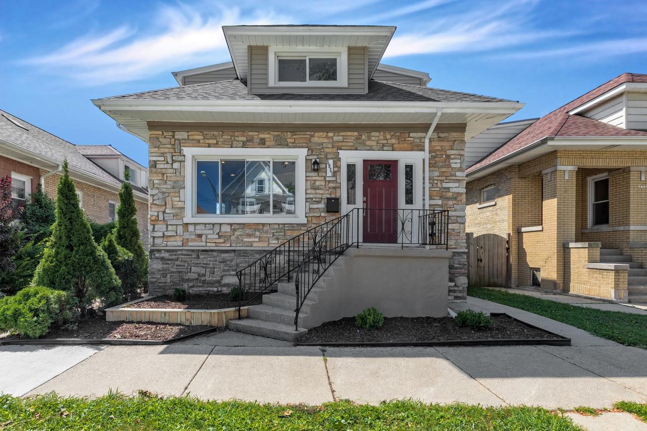 5951 W Grace St., Chicago, IL 60634