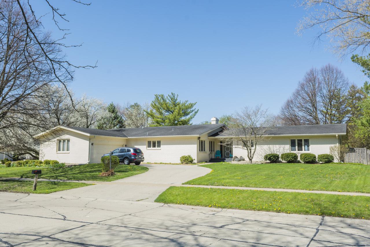 2307 Lynwood Dr., Champaign, IL 61821