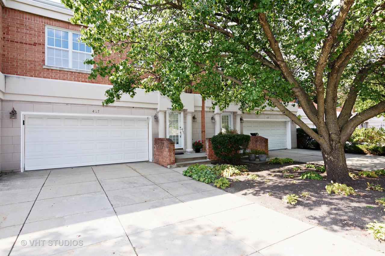 427 Town Place Cir., Buffalo Grove, IL 60089