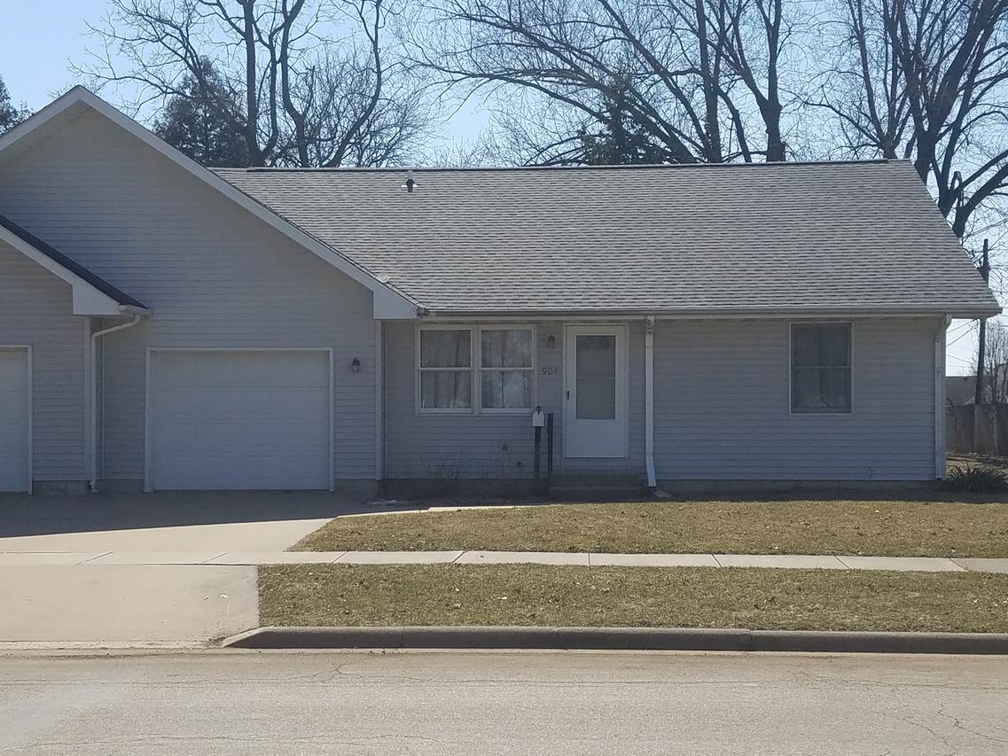 904 8th Ave., Rochelle, IL 61068