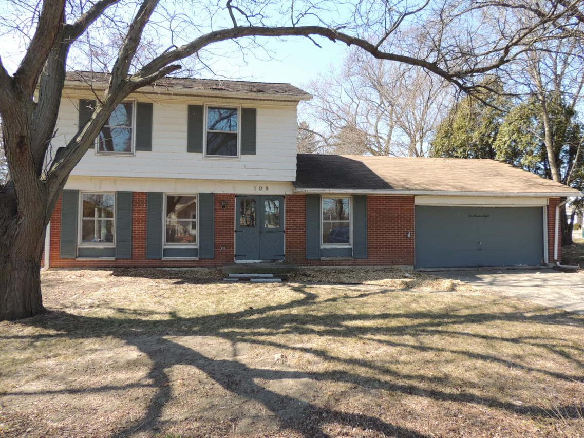 108 Hammond Ave., Wauconda, IL 60084