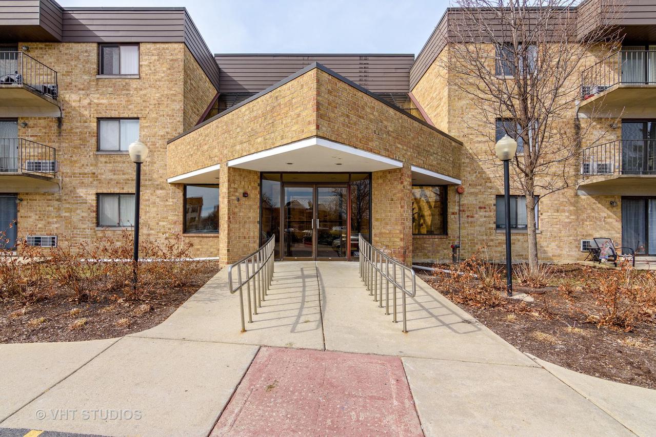 5550 Astor Ln. #206, Rolling Meadows, IL 60008