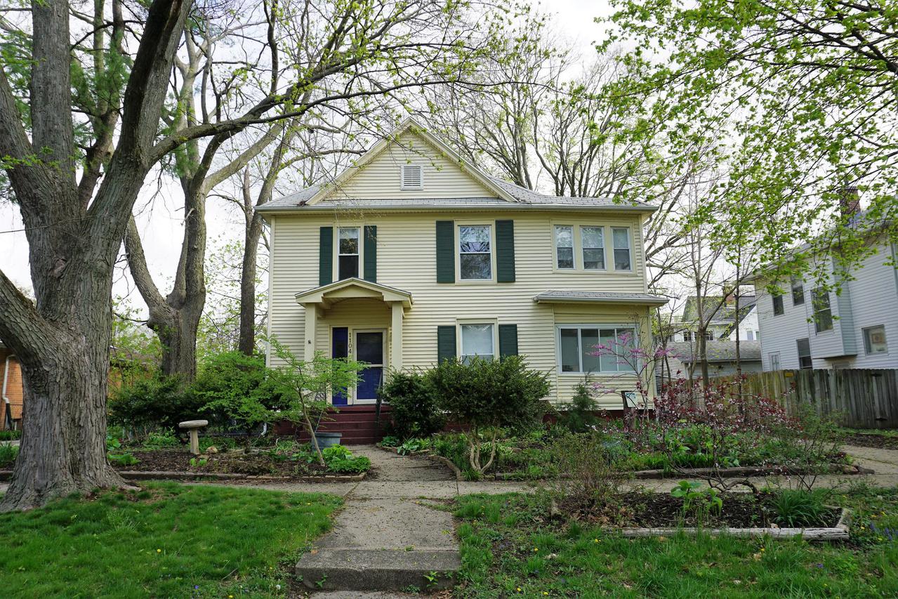 1104 W Park Ave., Champaign, IL 61821
