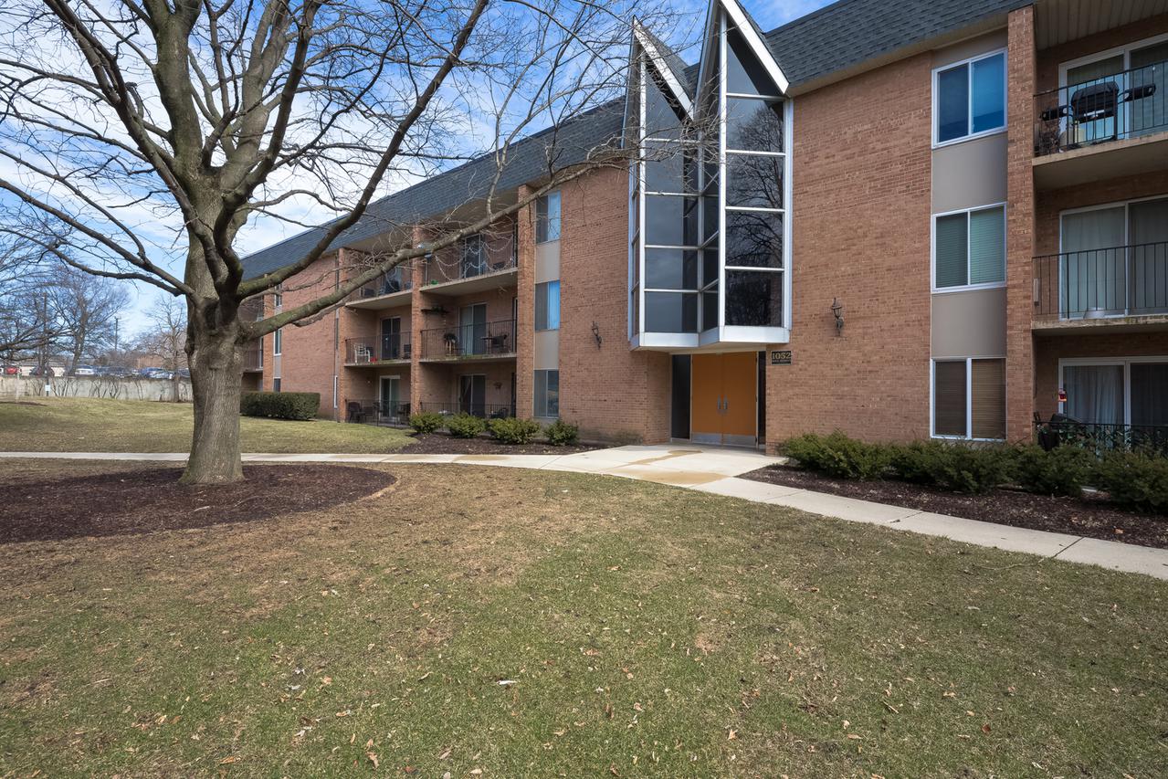1052 N Mill St. #308, Naperville, IL 60563